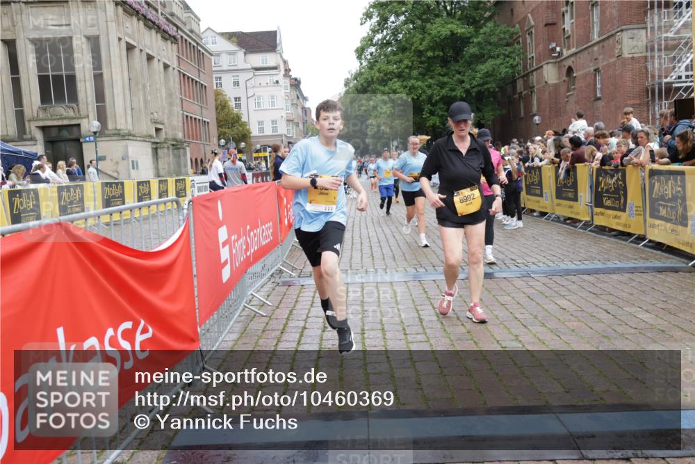 13.09.2026 - Kiel Lauf Yannick Fuchs http://msf.ph/oto/10460369 13.09.2026 09:52:26 Ziel 180, 2157, 2924, 4666, 5032, 5736, 6432, 6679, 6867, 7719, 7742, 8992, 9892, 10259, 10746, 11130, 803, 896, 1100, 1899, 3476, 3832, 4132, 4166, 4230, 4666, 4883, 6471, 6625, 6867, 7007, 7347, 7494, 8729, 9616, 10048, 10371, 10620, 11300, 11444, 11445, 11580, 11832, 11834, 12068, 12630, 291, 918, 919, 1092, 4412, 6601, 7867, 8068, 9345, 9565, 10280, 10798, 12258, 12282, 803, 1309, 1967, 1999, 2002, 4230, 7007, 7302, 10048, 11834 meine-sportfotos.de