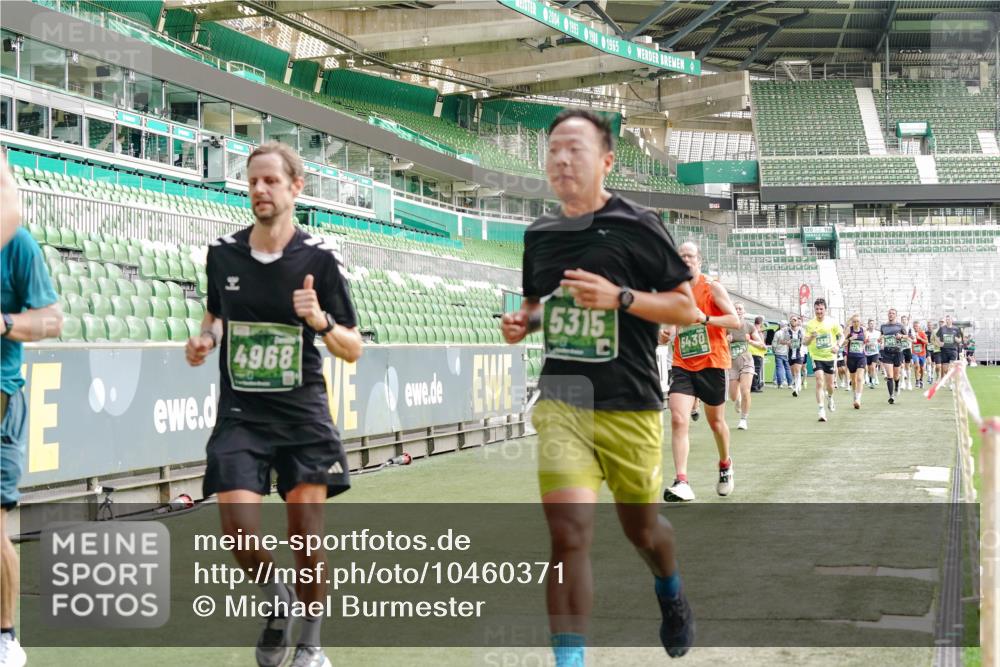 13.09.2026 - 21. swb-Marathon Bremen Michael Burmester http://msf.ph/oto/10460371 13.09.2026 12:54:53 Laufen im Stadion 161, 189, 201, 205, 313, 376, 385, 388, 461, 472, 481, 495, 560, 615, 616, 666, 675, 696, 740, 816, 827, 913, 1053, 1058, 1076, 1197, 1207, 1390, 1419, 1468, 1551, 1599, 1631, 1645, 1658, 1707, 1814, 2055, 2125, 2234, 2251, 2280, 2319, 2362, 2383, 2390, 2454, 2474, 2499, 2623, 2701, 2733, 2801, 2824, 2870, 2882, 2913, 2922, 2962, 2971, 3012, 3054, 3057, 3134, 3175, 3192, 3206, 3241, 3246, 3346, 3356, 3357, 3413, 3706, 3716, 3836, 4137, 5277, 5430, 5530, 6106, 2498, 3085 meine-sportfotos.de