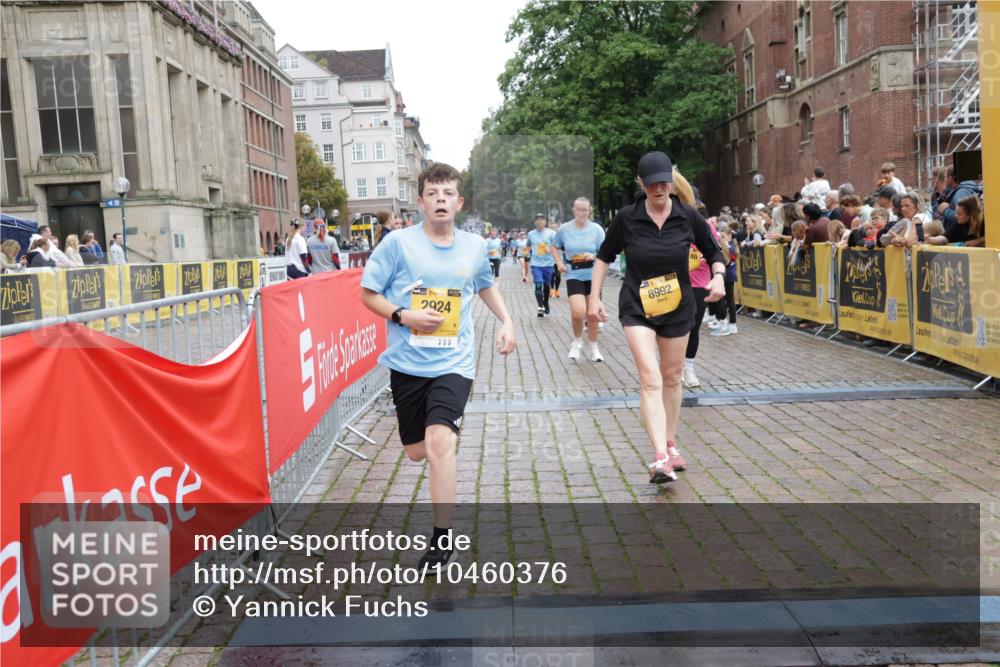 13.09.2026 - Kiel Lauf Yannick Fuchs http://msf.ph/oto/10460376 13.09.2026 09:52:27 Ziel 180, 2157, 2924, 5032, 5736, 6432, 6679, 7719, 7742, 8992, 9892, 10259, 10746, 11130, 896, 1100, 1899, 3476, 3832, 4132, 4166, 4230, 4666, 4883, 6471, 6625, 6867, 7347, 7494, 8729, 9616, 10048, 10371, 10620, 11300, 11444, 11445, 11580, 11832, 12068, 12630, 291, 918, 919, 1092, 1395, 4412, 4671, 6601, 7394, 7867, 8068, 9345, 9565, 10280, 10798, 12258, 12282, 803, 1309, 4230, 7007, 7302, 10048, 11834, 12630 meine-sportfotos.de