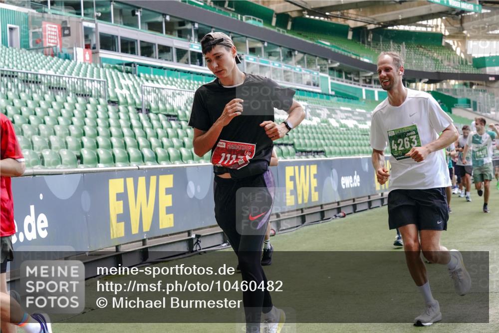 13.09.2026 - 21. swb-Marathon Bremen Michael Burmester http://msf.ph/oto/10460482 13.09.2026 13:12:10 Laufen im Stadion 118, 183, 265, 373, 514, 581, 703, 843, 933, 984, 1113, 1226, 1286, 1334, 1435, 1849, 1851, 1936, 1952, 2005, 2248, 2264, 2281, 2299, 2330, 2336, 2353, 2375, 2377, 2398, 2426, 2443, 2478, 2505, 2531, 2589, 2659, 2669, 2673, 2684, 2765, 2784, 2804, 2815, 2822, 2836, 2850, 2860, 2895, 2907, 2963, 2966, 2975, 2976, 3026, 3027, 3079, 3082, 3143, 3155, 3159, 3174, 3207, 3293, 3308, 3328, 3349, 3352, 3409, 3434, 3549, 551 meine-sportfotos.de