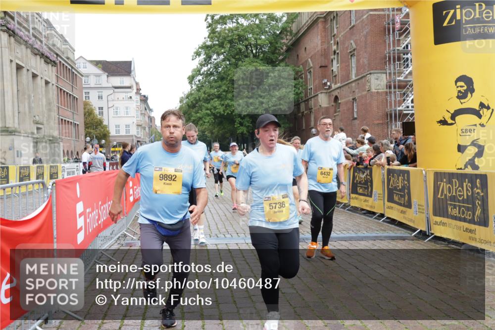 13.09.2026 - Kiel Lauf Yannick Fuchs http://msf.ph/oto/10460487 13.09.2026 09:52:35 Ziel 918, 919, 2157, 4412, 5736, 6432, 6601, 6679, 7742, 7867, 9345, 9892, 10259, 12282, 180, 896, 1899, 2157, 2924, 3476, 3832, 4132, 4166, 4666, 4883, 5032, 6471, 6625, 6867, 7347, 7494, 7719, 8729, 8992, 9616, 10371, 10620, 10746, 11130, 11300, 11444, 11580, 12068, 291, 1092, 1395, 4671, 6241, 6613, 6845, 7394, 8068, 8851, 9565, 10280, 10798, 12258, 896, 1100, 1899, 8729, 10048, 11300, 11444, 11445, 11832, 12630 meine-sportfotos.de