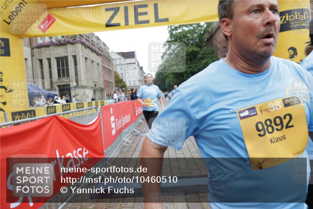 13.09.2026 - Kiel Lauf Yannick Fuchs http://msf.ph/oto/10460510 13.09.2026 09:52:36 Ziel 918, 919, 4412, 5736, 6432, 6601, 6679, 7742, 7867, 9345, 9892, 10259, 12282, 180, 896, 1899, 2157, 2924, 3476, 3832, 4132, 4166, 4666, 4883, 5032, 6471, 6625, 6679, 6867, 7347, 7494, 7719, 8729, 8992, 9616, 10371, 10620, 10746, 11130, 11300, 11444, 11580, 12068, 291, 1092, 1395, 4671, 6241, 6613, 6845, 7394, 8068, 8851, 9565, 10280, 10798, 12258, 896, 1100, 1899, 4132, 8729, 9616, 10048, 11300, 11444, 11445, 11832, 12630 meine-sportfotos.de