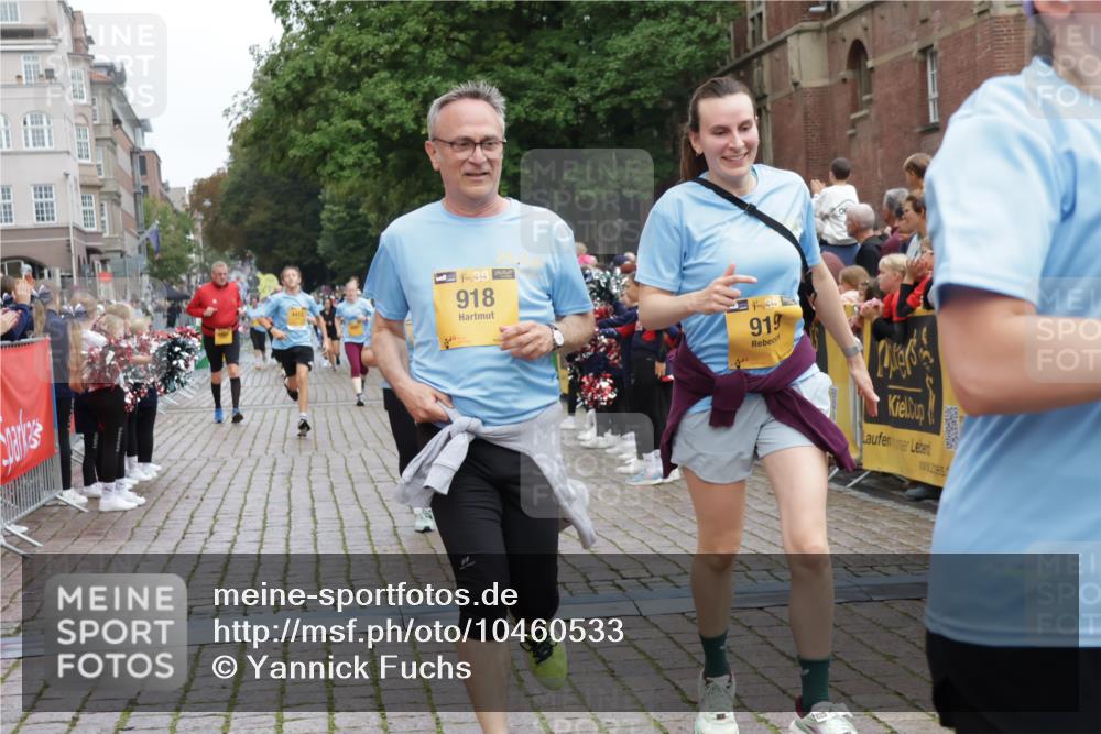 13.09.2026 - Kiel Lauf Yannick Fuchs http://msf.ph/oto/10460533 13.09.2026 09:52:39 Ziel 918, 919, 1092, 4412, 5736, 6432, 6601, 7867, 8068, 9345, 9892, 10259, 10280, 10798, 12282, 180, 2157, 2924, 3476, 3832, 4132, 4166, 4666, 4883, 5032, 6471, 6625, 6679, 6867, 7347, 7494, 7719, 7742, 8992, 9616, 10371, 10620, 10746, 11130, 11580, 12068, 291, 1395, 3581, 4671, 6241, 6613, 6845, 7394, 8851, 9565, 12258, 896, 1899, 4132, 8729, 9616, 11300, 11444, 11445, 11832 meine-sportfotos.de