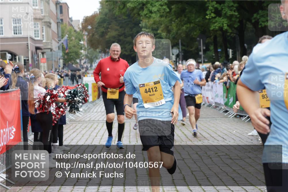 13.09.2026 - Kiel Lauf Yannick Fuchs http://msf.ph/oto/10460567 13.09.2026 09:52:42 Ziel 291, 918, 919, 1092, 1395, 4412, 4671, 6601, 7394, 7867, 8068, 9345, 9565, 10280, 10798, 12258, 12282, 180, 2157, 2924, 3476, 3832, 4166, 4666, 4883, 5032, 5736, 6432, 6471, 6625, 6679, 6867, 7347, 7494, 7719, 7742, 8992, 9892, 10259, 10371, 10620, 10746, 11130, 11580, 12068, 70, 3205, 3581, 6241, 6613, 6845, 7226, 8851, 9707, 12417, 12468, 896, 1899, 4132, 4883, 6471, 6625, 8729, 9616, 11300, 11444, 11580 meine-sportfotos.de