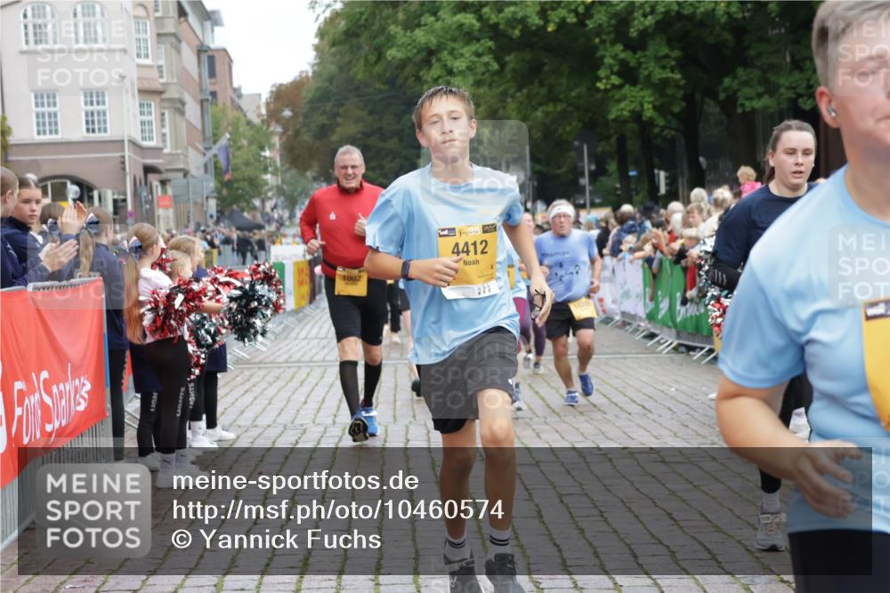 13.09.2026 - Kiel Lauf Yannick Fuchs http://msf.ph/oto/10460574 13.09.2026 09:52:42 Ziel 291, 918, 919, 1092, 1395, 4412, 4671, 6601, 7394, 7867, 8068, 9345, 9565, 10280, 10798, 12258, 12282, 180, 2157, 2924, 3476, 3832, 4166, 4666, 4883, 5032, 5736, 6432, 6471, 6625, 6679, 6867, 7347, 7494, 7719, 7742, 8992, 9892, 10259, 10371, 10620, 10746, 11130, 11580, 12068, 70, 3205, 3581, 6241, 6613, 6845, 7226, 8851, 9707, 12417, 12468, 896, 1899, 4132, 4883, 6471, 6625, 8729, 9616, 11300, 11444, 11580 meine-sportfotos.de