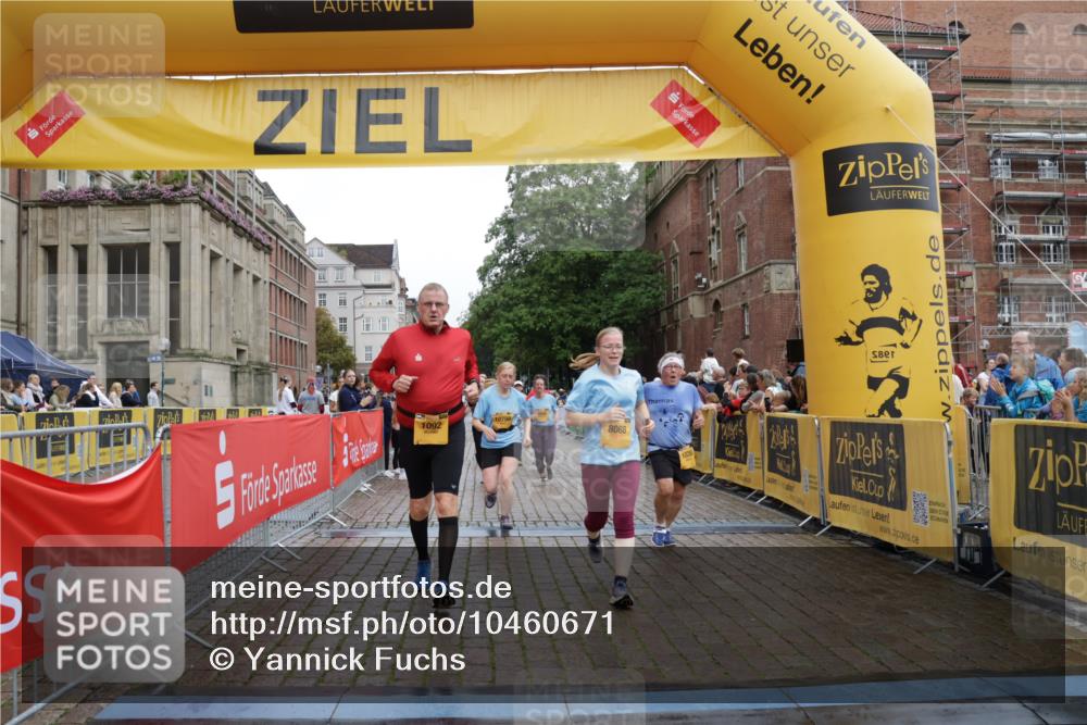 13.09.2026 - Kiel Lauf Yannick Fuchs http://msf.ph/oto/10460671 13.09.2026 09:52:47 Ziel 291, 1092, 1395, 4412, 4671, 6241, 6601, 6613, 6845, 7394, 8068, 8851, 9345, 9565, 10280, 10798, 12258, 180, 918, 919, 2157, 2924, 3476, 3832, 4666, 5032, 5736, 6432, 6601, 6679, 6867, 7347, 7494, 7719, 7742, 7867, 8992, 9892, 10259, 10371, 10620, 10746, 11130, 12282, 70, 175, 2399, 3205, 3581, 7226, 9707, 12417, 12468, 3476, 3832, 4166, 4883, 6471, 6625, 7347, 7494, 10371, 10620, 11580, 12068 meine-sportfotos.de