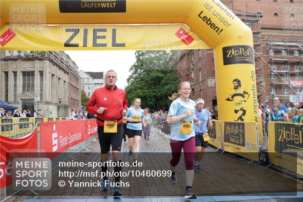 13.09.2026 - Kiel Lauf Yannick Fuchs http://msf.ph/oto/10460699 13.09.2026 09:52:48 Ziel 291, 1092, 1395, 4412, 4671, 6241, 6613, 6845, 7394, 8068, 8851, 9345, 9565, 10280, 10798, 12258, 180, 918, 919, 2157, 2924, 3476, 3832, 4666, 5032, 5736, 6432, 6601, 6679, 6867, 7347, 7494, 7719, 7742, 7867, 8992, 9892, 10259, 10746, 11130, 12282, 70, 175, 2399, 3205, 3581, 7226, 7495, 9707, 12417, 12468, 3476, 3832, 4166, 4666, 4883, 6471, 6625, 6867, 7347, 7494, 10371, 10620, 11580, 12068 meine-sportfotos.de