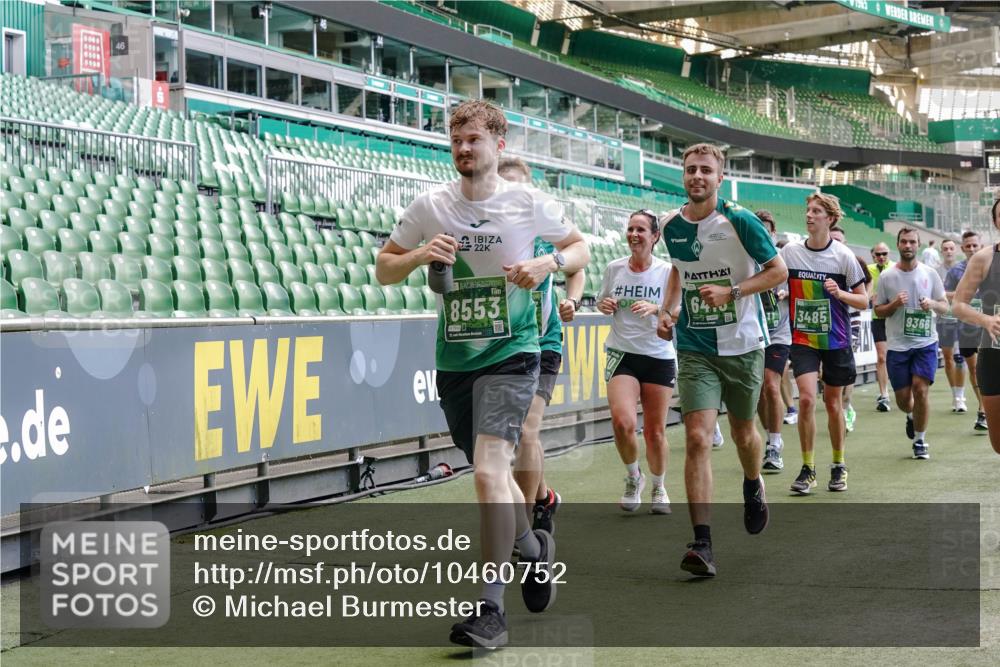 13.09.2026 - 21. swb-Marathon Bremen Michael Burmester http://msf.ph/oto/10460752 13.09.2026 13:12:13 Laufen im Stadion 118, 183, 265, 373, 514, 695, 703, 843, 933, 984, 1113, 1226, 1286, 1334, 1435, 1849, 1851, 1936, 1952, 2005, 2248, 2264, 2281, 2299, 2330, 2336, 2353, 2375, 2377, 2398, 2426, 2443, 2461, 2478, 2505, 2531, 2589, 2659, 2669, 2673, 2684, 2765, 2784, 2792, 2804, 2815, 2822, 2836, 2850, 2860, 2895, 2907, 2963, 2966, 2975, 2976, 3026, 3027, 3079, 3082, 3143, 3155, 3159, 3207, 3293, 3308, 3328, 3349, 3352, 3409, 3434, 3549, 551 meine-sportfotos.de