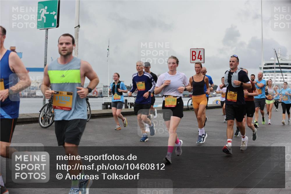 13.09.2026 - Kiel Lauf Andreas Tolksdorf http://msf.ph/oto/10460812 13.09.2026 12:01:30 Kiellinie 9346, 12733, 4, 12537 meine-sportfotos.de