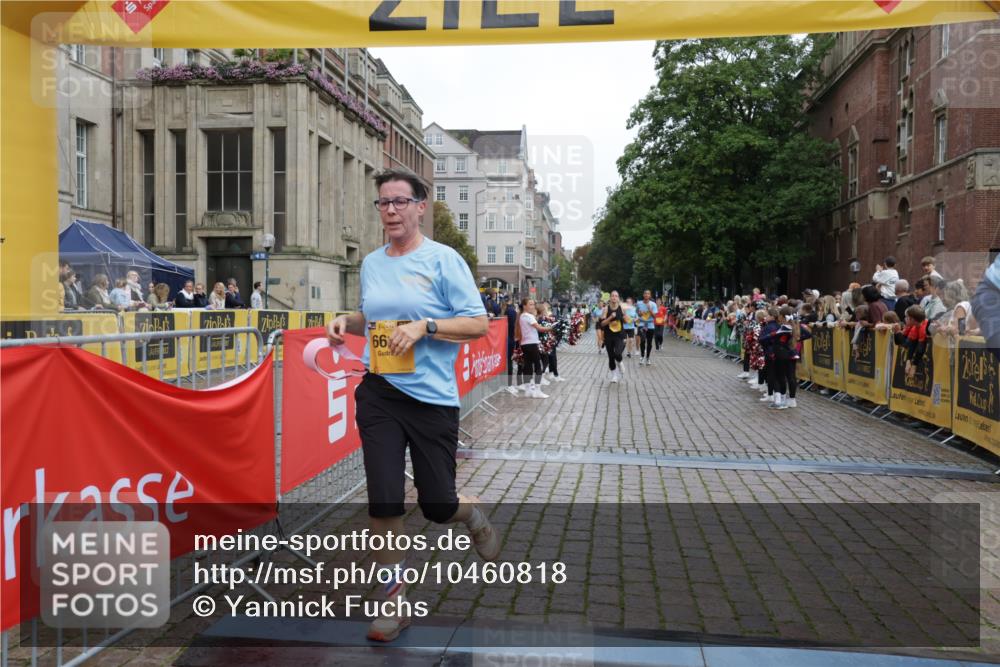 13.09.2026 - Kiel Lauf Yannick Fuchs http://msf.ph/oto/10460818 13.09.2026 09:52:56 Ziel 70, 291, 1395, 3205, 3581, 4671, 6241, 6613, 6845, 7394, 8851, 9565, 12258, 12417, 12468, 291, 918, 919, 1092, 2157, 2924, 4412, 5032, 5736, 6432, 6601, 6679, 7742, 7867, 8068, 8992, 9345, 9565, 9892, 10259, 10280, 10746, 10798, 12258, 12282, 175, 2399, 7140, 7226, 7495, 9707, 10275, 11312, 180, 2924, 3832, 4666, 5032, 6867, 7347, 7719, 8992, 10746, 11130 meine-sportfotos.de