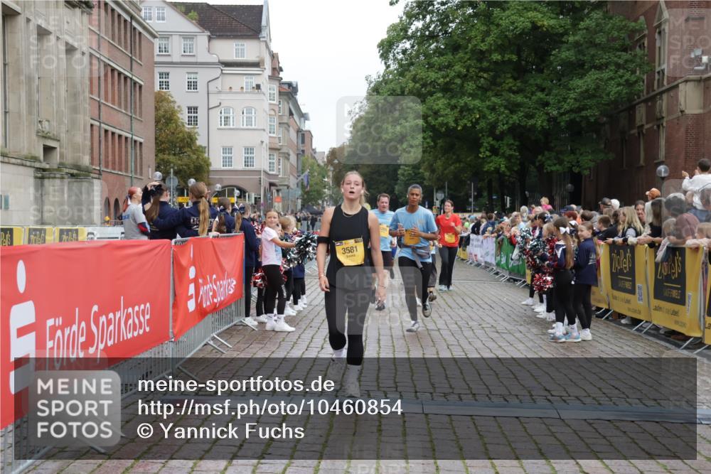 13.09.2026 - Kiel Lauf Yannick Fuchs http://msf.ph/oto/10460854 13.09.2026 09:53:00 Ziel 70, 175, 3205, 3581, 6241, 6613, 6845, 7226, 9707, 12417, 12468, 291, 918, 919, 1092, 1395, 2157, 4412, 4671, 5736, 6432, 6601, 6679, 7394, 7742, 7867, 8068, 8851, 9345, 9565, 9892, 10259, 10280, 10798, 12258, 12282, 2058, 2399, 7140, 7143, 7495, 9568, 10275, 11312, 180, 2157, 2924, 5032, 6679, 7719, 7742, 8992, 10746, 11130 meine-sportfotos.de