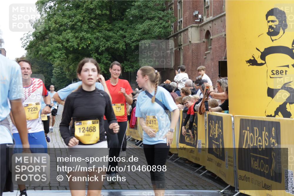 13.09.2026 - Kiel Lauf Yannick Fuchs http://msf.ph/oto/10460898 13.09.2026 09:53:05 Ziel 70, 175, 2399, 3205, 3581, 7140, 7226, 7495, 9707, 10275, 12417, 12468, 291, 918, 919, 1092, 1395, 4412, 4671, 5736, 6241, 6432, 6601, 6613, 6845, 7394, 7867, 8068, 8851, 9345, 9565, 9892, 10259, 10280, 10798, 12258, 12282, 1718, 2058, 4920, 5779, 6180, 7143, 7541, 7552, 8260, 9568, 11059, 11312, 12493, 2157, 2924, 5736, 6432, 6679, 7742, 9892, 10259, 10746, 12282 meine-sportfotos.de
