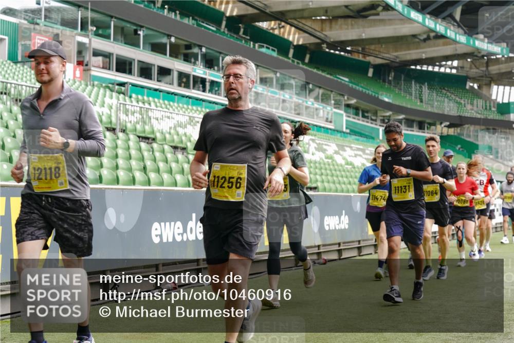 13.09.2026 - 21. swb-Marathon Bremen Michael Burmester http://msf.ph/oto/10460916 13.09.2026 10:34:21 Laufen im Stadion 10018, 10078, 10093, 10147, 10157, 10166, 10177, 10184, 10185, 10211, 10236, 10240, 10254, 10297, 10300, 10355, 10356, 10367, 10368, 10369, 10374, 10383, 10394, 10408, 10415, 10423, 10428, 10460, 10485, 10494, 10528, 10530, 10559, 10578, 10604, 10639, 10668, 10669, 10673, 10677, 10687, 10691, 10699, 10700, 10728, 10745, 10749, 10750, 10772, 10787, 10788, 10794, 10809, 10828, 10857, 10914, 10928, 11126, 11162, 11343, 11803, 11965, 10146, 10222 meine-sportfotos.de
