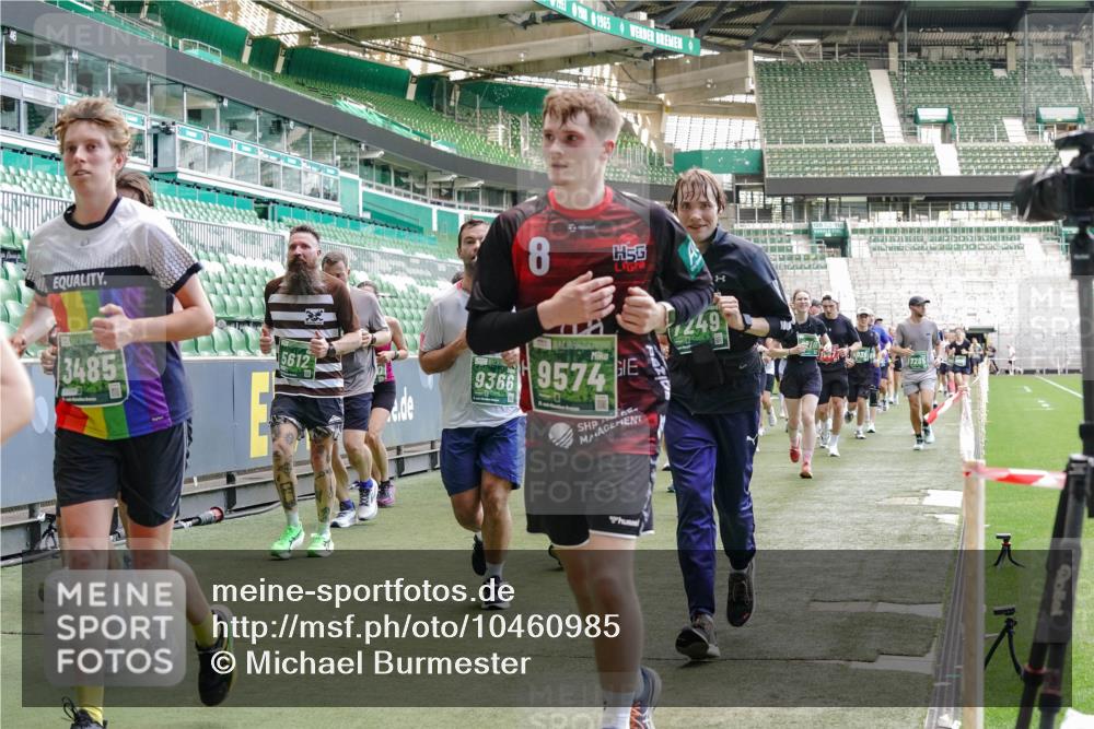 13.09.2026 - 21. swb-Marathon Bremen Michael Burmester http://msf.ph/oto/10460985 13.09.2026 13:12:15 Laufen im Stadion 118, 183, 265, 514, 695, 703, 843, 933, 984, 1113, 1226, 1286, 1334, 1435, 1849, 1851, 1936, 1952, 2005, 2248, 2264, 2281, 2299, 2330, 2336, 2353, 2375, 2377, 2398, 2426, 2443, 2461, 2478, 2505, 2531, 2589, 2659, 2669, 2673, 2684, 2765, 2792, 2804, 2815, 2822, 2836, 2850, 2860, 2895, 2907, 2963, 2966, 2975, 2976, 3026, 3027, 3079, 3082, 3143, 3155, 3159, 3293, 3308, 3328, 3349, 3352, 3409, 3434, 3549, 551 meine-sportfotos.de