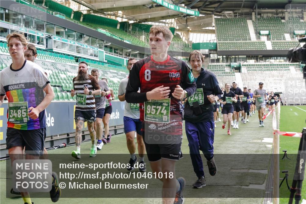 13.09.2026 - 21. swb-Marathon Bremen Michael Burmester http://msf.ph/oto/10461018 13.09.2026 13:12:16 Laufen im Stadion 118, 183, 265, 514, 695, 702, 703, 843, 933, 984, 1113, 1226, 1286, 1334, 1435, 1849, 1851, 1936, 1952, 2005, 2248, 2264, 2281, 2299, 2330, 2336, 2353, 2375, 2377, 2398, 2426, 2443, 2461, 2478, 2505, 2531, 2589, 2659, 2669, 2673, 2684, 2765, 2792, 2804, 2815, 2822, 2836, 2850, 2860, 2895, 2907, 2963, 2966, 2975, 2976, 3026, 3027, 3079, 3082, 3143, 3155, 3159, 3293, 3308, 3328, 3349, 3352, 3409, 3434, 3549, 551 meine-sportfotos.de