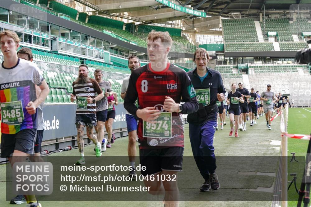 13.09.2026 - 21. swb-Marathon Bremen Michael Burmester http://msf.ph/oto/10461032 13.09.2026 13:12:16 Laufen im Stadion 118, 183, 265, 514, 695, 702, 703, 843, 933, 984, 1113, 1226, 1286, 1334, 1435, 1849, 1851, 1936, 1952, 2005, 2248, 2264, 2281, 2299, 2330, 2336, 2353, 2375, 2377, 2398, 2426, 2443, 2461, 2478, 2505, 2531, 2589, 2659, 2669, 2673, 2684, 2765, 2792, 2804, 2815, 2822, 2836, 2850, 2860, 2895, 2907, 2963, 2966, 2975, 2976, 3026, 3027, 3079, 3082, 3143, 3155, 3159, 3293, 3308, 3328, 3349, 3352, 3409, 3434, 3549, 551 meine-sportfotos.de