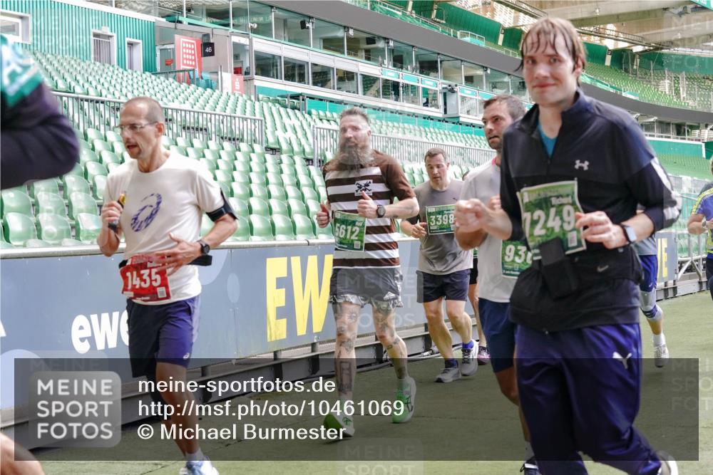13.09.2026 - 21. swb-Marathon Bremen Michael Burmester http://msf.ph/oto/10461069 13.09.2026 13:12:17 Laufen im Stadion 118, 183, 265, 514, 695, 702, 703, 843, 933, 984, 1113, 1226, 1286, 1334, 1435, 1849, 1851, 1936, 1952, 2005, 2248, 2264, 2281, 2299, 2330, 2336, 2353, 2375, 2377, 2398, 2426, 2443, 2461, 2478, 2505, 2531, 2589, 2659, 2669, 2673, 2684, 2765, 2792, 2804, 2815, 2822, 2836, 2850, 2860, 2895, 2907, 2963, 2966, 2975, 2976, 3027, 3079, 3082, 3143, 3155, 3159, 3293, 3308, 3328, 3349, 3352, 3409, 3434, 3549, 551 meine-sportfotos.de