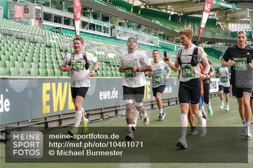 13.09.2026 - 21. swb-Marathon Bremen Michael Burmester http://msf.ph/oto/10461071 13.09.2026 12:55:06 Laufen im Stadion 161, 189, 201, 205, 385, 388, 411, 461, 472, 481, 495, 655, 666, 675, 816, 827, 854, 913, 1053, 1058, 1076, 1197, 1390, 1419, 1468, 1537, 1551, 1599, 1631, 1645, 1658, 2055, 2122, 2125, 2234, 2251, 2319, 2383, 2390, 2474, 2499, 2604, 2623, 2701, 2733, 2801, 2824, 2870, 2882, 2913, 2922, 2962, 2971, 3012, 3054, 3057, 3134, 3175, 3192, 3206, 3241, 3246, 3346, 3356, 3357, 3413, 3706, 3716, 3836, 4135, 4137, 4413, 4733, 5277, 5430, 5530, 6106, 2498, 3085 meine-sportfotos.de