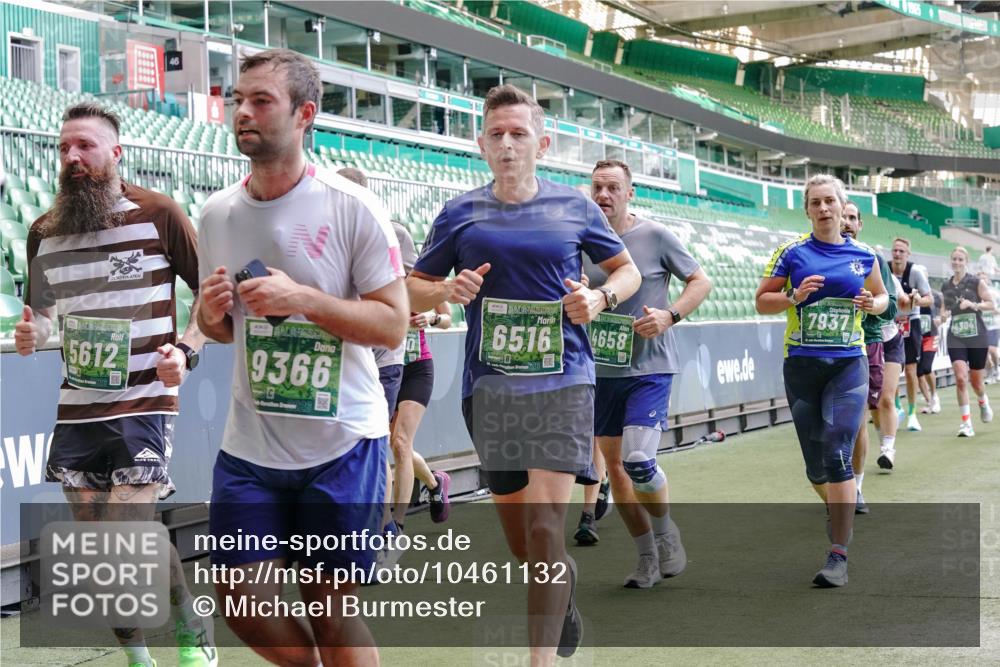 13.09.2026 - 21. swb-Marathon Bremen Michael Burmester http://msf.ph/oto/10461132 13.09.2026 13:12:18 Laufen im Stadion 118, 183, 265, 349, 514, 695, 702, 703, 843, 933, 984, 1113, 1226, 1286, 1334, 1435, 1849, 1851, 1936, 1952, 2005, 2248, 2264, 2281, 2299, 2330, 2336, 2353, 2375, 2377, 2398, 2426, 2443, 2461, 2478, 2505, 2531, 2589, 2659, 2669, 2673, 2684, 2765, 2792, 2804, 2815, 2822, 2836, 2850, 2860, 2884, 2895, 2907, 2963, 2966, 2975, 2976, 3027, 3079, 3082, 3143, 3155, 3159, 3293, 3308, 3328, 3349, 3352, 3409, 3434, 3549, 551 meine-sportfotos.de