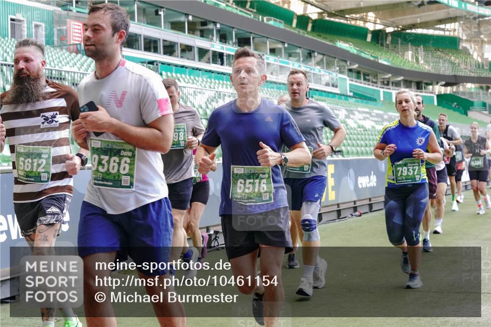 13.09.2026 - 21. swb-Marathon Bremen Michael Burmester http://msf.ph/oto/10461154 13.09.2026 13:12:18 Laufen im Stadion 118, 183, 265, 349, 514, 695, 702, 703, 843, 933, 984, 1113, 1226, 1286, 1334, 1435, 1849, 1851, 1936, 1952, 2005, 2248, 2264, 2281, 2299, 2330, 2336, 2353, 2375, 2377, 2398, 2426, 2443, 2461, 2478, 2505, 2531, 2589, 2659, 2669, 2673, 2684, 2765, 2792, 2804, 2815, 2822, 2836, 2850, 2860, 2884, 2895, 2907, 2963, 2966, 2975, 2976, 3027, 3079, 3082, 3143, 3155, 3159, 3293, 3308, 3328, 3349, 3352, 3409, 3434, 3549, 551 meine-sportfotos.de