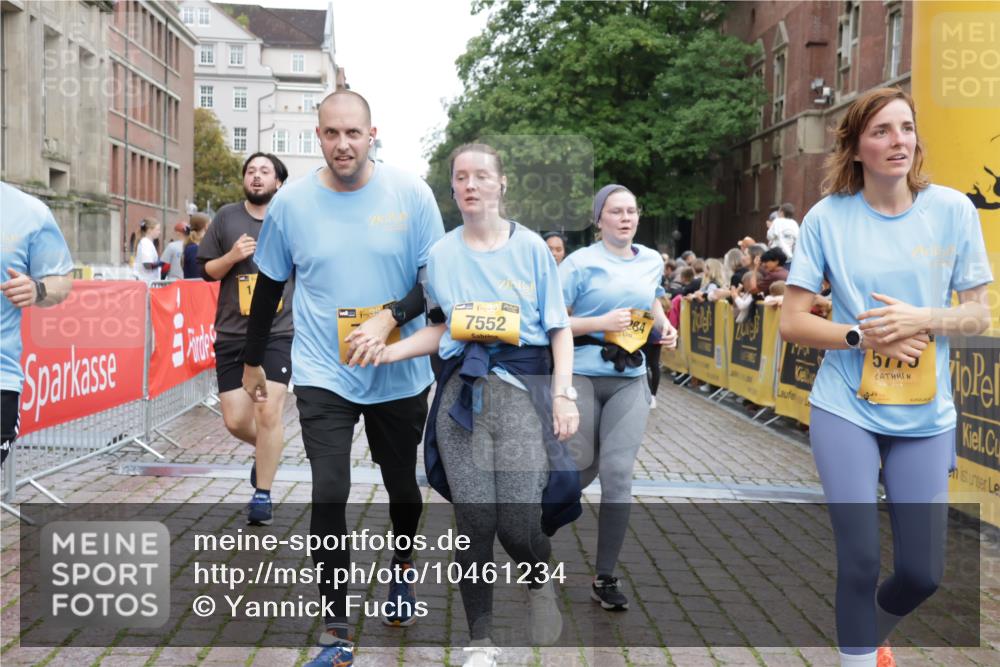 13.09.2026 - Kiel Lauf Yannick Fuchs http://msf.ph/oto/10461234 13.09.2026 09:53:30 Ziel 761, 802, 1417, 1499, 1718, 2886, 2948, 2978, 4920, 5779, 5789, 5988, 6180, 7185, 7429, 7541, 7552, 8260, 8353, 10495, 10929, 11059, 11073, 12284, 12493, 70, 175, 2058, 2399, 3205, 3581, 7140, 7143, 7226, 7495, 9568, 9707, 10275, 11312, 12417, 12468, 92, 852, 2657, 2691, 2748, 4144, 4626, 6254, 8502, 9057, 11872, 12390, 3581, 6241, 6613, 6845, 8851 meine-sportfotos.de