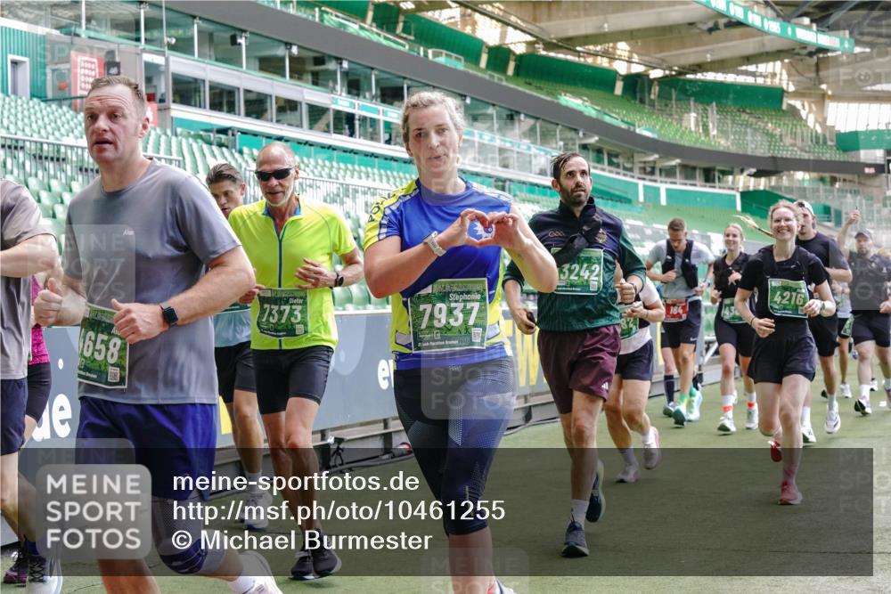 13.09.2026 - 21. swb-Marathon Bremen Michael Burmester http://msf.ph/oto/10461255 13.09.2026 13:12:19 Laufen im Stadion 118, 183, 265, 349, 514, 695, 702, 703, 843, 933, 984, 1113, 1226, 1286, 1334, 1435, 1849, 1851, 1936, 1952, 2005, 2248, 2264, 2281, 2299, 2330, 2336, 2353, 2375, 2377, 2398, 2426, 2443, 2461, 2478, 2505, 2531, 2589, 2659, 2669, 2673, 2684, 2765, 2792, 2804, 2815, 2822, 2836, 2850, 2860, 2884, 2895, 2907, 2963, 2966, 2975, 2976, 3027, 3079, 3082, 3143, 3155, 3159, 3293, 3308, 3328, 3349, 3352, 3409, 3434, 3549, 551 meine-sportfotos.de