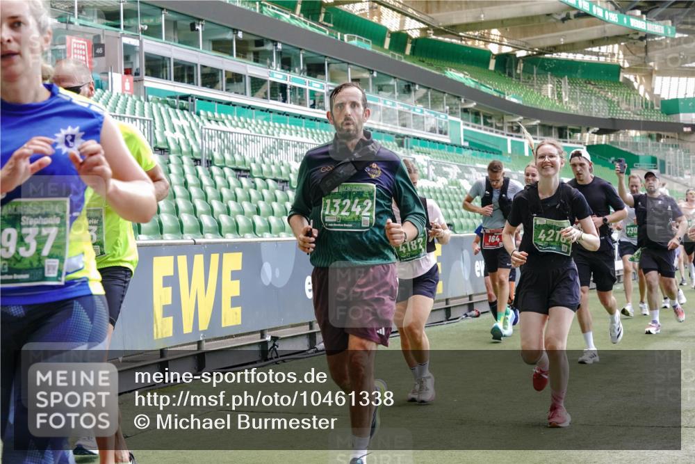 13.09.2026 - 21. swb-Marathon Bremen Michael Burmester http://msf.ph/oto/10461338 13.09.2026 13:12:20 Laufen im Stadion 118, 183, 265, 349, 514, 695, 702, 703, 843, 933, 984, 1113, 1226, 1286, 1334, 1435, 1849, 1851, 1936, 1952, 2005, 2248, 2264, 2281, 2299, 2330, 2336, 2353, 2375, 2377, 2398, 2426, 2443, 2461, 2478, 2505, 2531, 2589, 2659, 2669, 2673, 2684, 2765, 2792, 2804, 2815, 2822, 2836, 2850, 2860, 2884, 2895, 2907, 2963, 2966, 2975, 2976, 3027, 3079, 3082, 3143, 3155, 3159, 3293, 3308, 3328, 3349, 3352, 3409, 3434, 3549, 551 meine-sportfotos.de