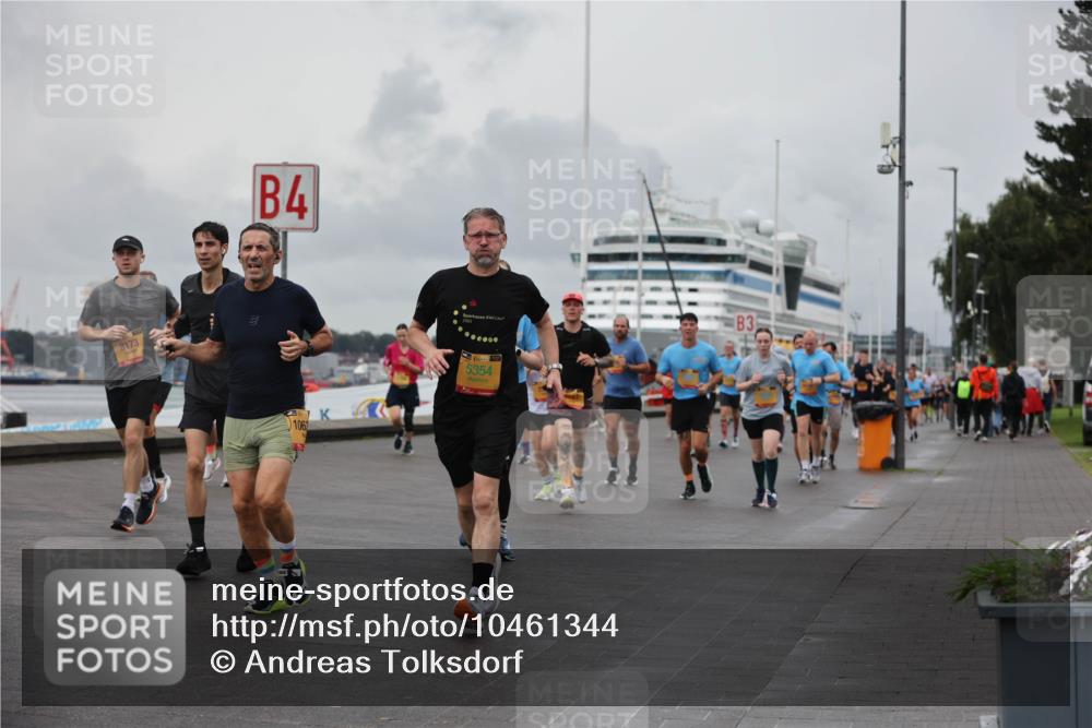 13.09.2026 - Kiel Lauf Andreas Tolksdorf http://msf.ph/oto/10461344 13.09.2026 12:01:50 Kiellinie 8173, 4, 1062, 5354, 3 meine-sportfotos.de