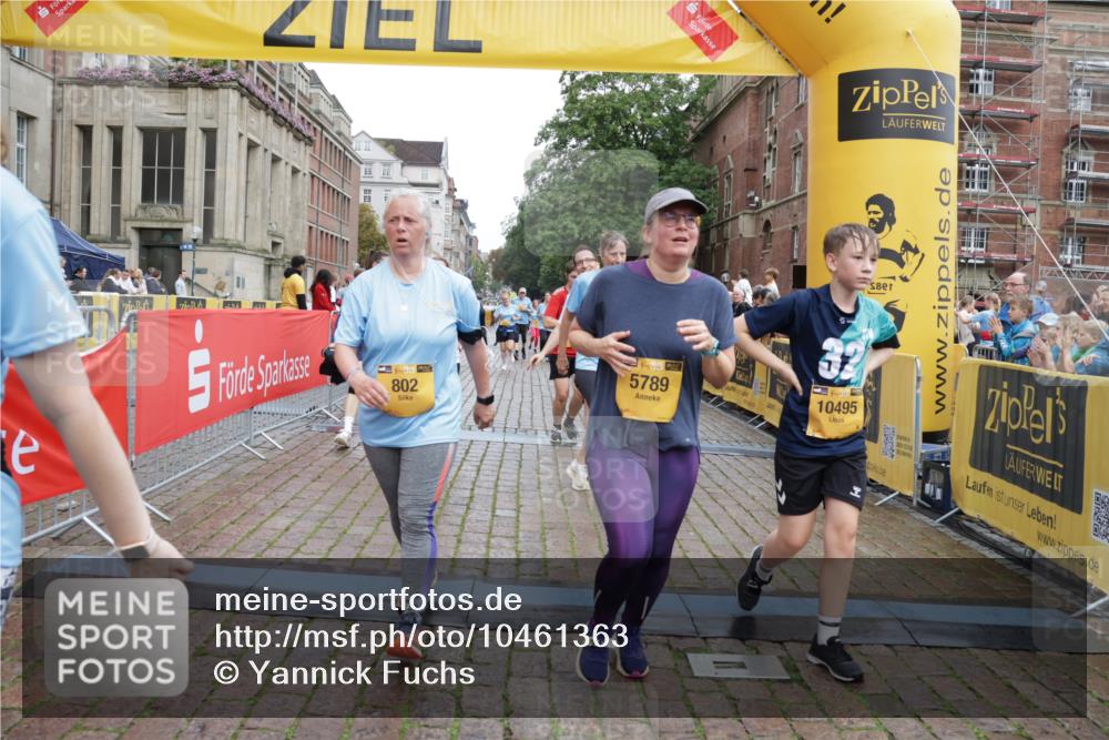 13.09.2026 - Kiel Lauf Yannick Fuchs http://msf.ph/oto/10461363 13.09.2026 09:53:35 Ziel 92, 761, 802, 852, 1417, 1499, 2886, 2948, 2978, 4626, 5789, 5988, 6180, 6254, 7185, 7429, 7541, 8353, 8502, 10495, 10929, 11059, 11073, 12284, 70, 175, 1718, 2058, 2399, 3205, 4920, 5779, 6180, 7140, 7143, 7226, 7495, 7541, 7552, 8260, 9568, 9707, 10275, 11059, 11312, 12417, 12468, 12493, 200, 2657, 2691, 2748, 2953, 4144, 4539, 4762, 4803, 5695, 7194, 8041, 8044, 8473, 9057, 9446, 9516, 10535, 11872, 12390, 70, 175, 3205, 3581, 7226, 9707, 12417, 12468 meine-sportfotos.de