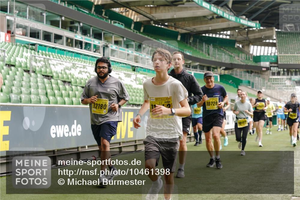 13.09.2026 - 21. swb-Marathon Bremen Michael Burmester http://msf.ph/oto/10461398 13.09.2026 10:34:27 Laufen im Stadion 10018, 10078, 10093, 10144, 10147, 10157, 10166, 10177, 10184, 10185, 10211, 10236, 10240, 10254, 10297, 10355, 10356, 10367, 10368, 10369, 10374, 10383, 10394, 10408, 10415, 10423, 10427, 10428, 10460, 10485, 10494, 10528, 10530, 10559, 10578, 10604, 10639, 10668, 10669, 10673, 10677, 10687, 10691, 10699, 10700, 10745, 10749, 10750, 10772, 10787, 10788, 10794, 10809, 10828, 10857, 10914, 10928, 11126, 11162, 11343, 11803, 11965, 10146, 10222 meine-sportfotos.de