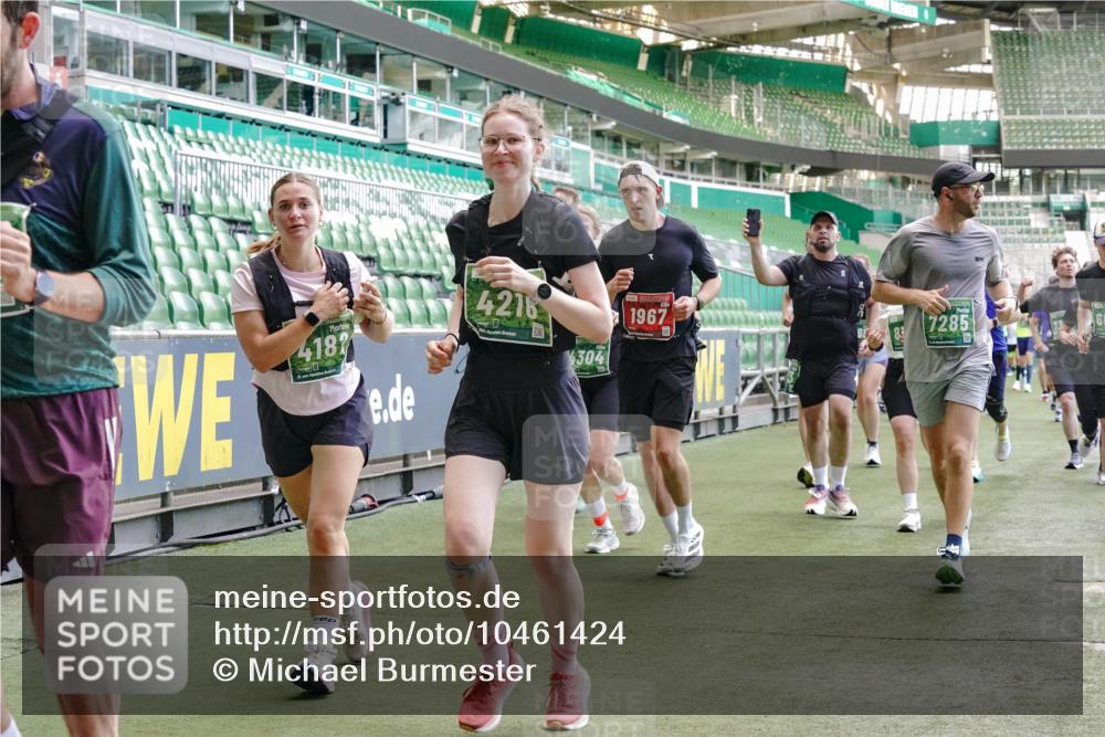 13.09.2026 - 21. swb-Marathon Bremen Michael Burmester http://msf.ph/oto/10461424 13.09.2026 13:12:21 Laufen im Stadion 118, 183, 265, 349, 514, 695, 702, 703, 843, 933, 984, 1113, 1226, 1286, 1334, 1435, 1641, 1849, 1851, 1936, 1952, 2005, 2248, 2264, 2281, 2299, 2330, 2336, 2353, 2375, 2377, 2398, 2426, 2443, 2461, 2478, 2505, 2531, 2589, 2659, 2669, 2673, 2684, 2765, 2792, 2804, 2815, 2822, 2836, 2850, 2860, 2884, 2895, 2907, 2963, 2966, 2975, 2976, 3027, 3079, 3082, 3143, 3155, 3159, 3253, 3293, 3308, 3328, 3349, 3352, 3409, 3434, 3549, 551 meine-sportfotos.de