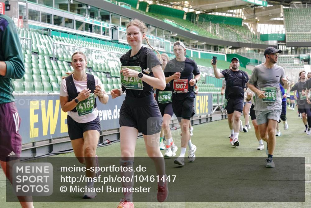 13.09.2026 - 21. swb-Marathon Bremen Michael Burmester http://msf.ph/oto/10461447 13.09.2026 13:12:21 Laufen im Stadion 118, 183, 265, 349, 514, 695, 702, 703, 843, 933, 984, 1113, 1226, 1286, 1334, 1435, 1641, 1849, 1851, 1936, 1952, 2005, 2248, 2264, 2281, 2299, 2330, 2336, 2353, 2375, 2377, 2398, 2426, 2443, 2461, 2478, 2505, 2531, 2589, 2659, 2669, 2673, 2684, 2765, 2792, 2804, 2815, 2822, 2836, 2850, 2860, 2884, 2895, 2907, 2963, 2966, 2975, 2976, 3027, 3079, 3082, 3143, 3155, 3159, 3253, 3293, 3308, 3328, 3349, 3352, 3409, 3434, 3549, 551 meine-sportfotos.de