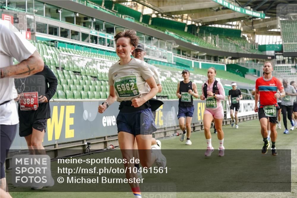 13.09.2026 - 21. swb-Marathon Bremen Michael Burmester http://msf.ph/oto/10461561 13.09.2026 12:55:14 Laufen im Stadion 161, 189, 201, 205, 385, 388, 411, 461, 465, 472, 481, 495, 655, 666, 816, 827, 854, 913, 1053, 1058, 1076, 1197, 1390, 1419, 1468, 1537, 1551, 1599, 1631, 1645, 1658, 1750, 2055, 2122, 2125, 2234, 2251, 2260, 2319, 2383, 2390, 2474, 2499, 2604, 2623, 2701, 2733, 2801, 2824, 2870, 2882, 2913, 2922, 2962, 2971, 3012, 3054, 3057, 3134, 3175, 3192, 3206, 3241, 3246, 3346, 3356, 3357, 3413, 3508, 3706, 3716, 3836, 4135, 4137, 4413, 4479, 4733, 5277, 5430, 5530, 6106, 2498, 3085 meine-sportfotos.de