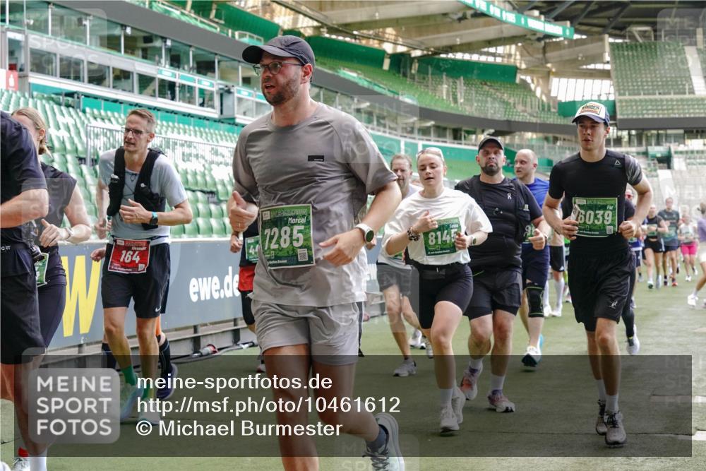 13.09.2026 - 21. swb-Marathon Bremen Michael Burmester http://msf.ph/oto/10461612 13.09.2026 13:12:23 Laufen im Stadion 118, 183, 265, 349, 514, 695, 702, 703, 843, 933, 984, 1113, 1226, 1286, 1334, 1435, 1641, 1849, 1851, 1936, 1952, 2005, 2248, 2264, 2281, 2299, 2330, 2336, 2353, 2375, 2377, 2398, 2426, 2439, 2443, 2461, 2478, 2505, 2531, 2589, 2659, 2669, 2673, 2684, 2765, 2773, 2792, 2804, 2815, 2822, 2836, 2850, 2860, 2884, 2895, 2907, 2963, 2966, 2975, 2976, 3027, 3079, 3082, 3143, 3155, 3159, 3253, 3293, 3308, 3313, 3328, 3349, 3352, 3434, 3549, 551 meine-sportfotos.de