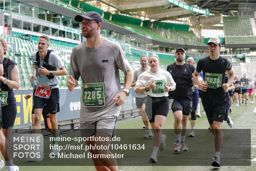 13.09.2026 - 21. swb-Marathon Bremen Michael Burmester http://msf.ph/oto/10461634 13.09.2026 13:12:23 Laufen im Stadion 118, 183, 265, 349, 514, 695, 702, 703, 843, 933, 984, 1113, 1226, 1286, 1334, 1435, 1641, 1849, 1851, 1936, 1952, 2005, 2248, 2264, 2281, 2299, 2330, 2336, 2353, 2375, 2377, 2398, 2426, 2439, 2443, 2461, 2478, 2505, 2531, 2589, 2659, 2669, 2673, 2684, 2765, 2773, 2792, 2804, 2815, 2822, 2836, 2850, 2860, 2884, 2895, 2907, 2963, 2966, 2975, 2976, 3027, 3079, 3082, 3143, 3155, 3159, 3253, 3293, 3308, 3313, 3328, 3349, 3352, 3434, 3549, 551 meine-sportfotos.de