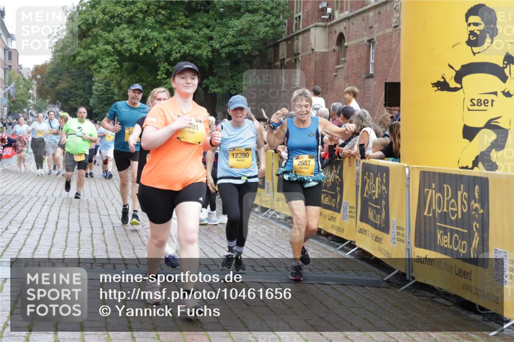 13.09.2026 - Kiel Lauf Yannick Fuchs http://msf.ph/oto/10461656 13.09.2026 09:53:47 Ziel 92, 200, 852, 2657, 2691, 2748, 4144, 4539, 4626, 4762, 4803, 6254, 8041, 8502, 9057, 10535, 11872, 12390, 761, 802, 1417, 1499, 1718, 2058, 2886, 2948, 2978, 4920, 5779, 5789, 5988, 6180, 7143, 7185, 7429, 7541, 7552, 8260, 8353, 9568, 10495, 10929, 11059, 11073, 11312, 12284, 12493, 2815, 2953, 3702, 3703, 4277, 4988, 5670, 5695, 7194, 7458, 8044, 8473, 9446, 9516, 11100, 2399, 7140, 7495, 10275, 11312 meine-sportfotos.de