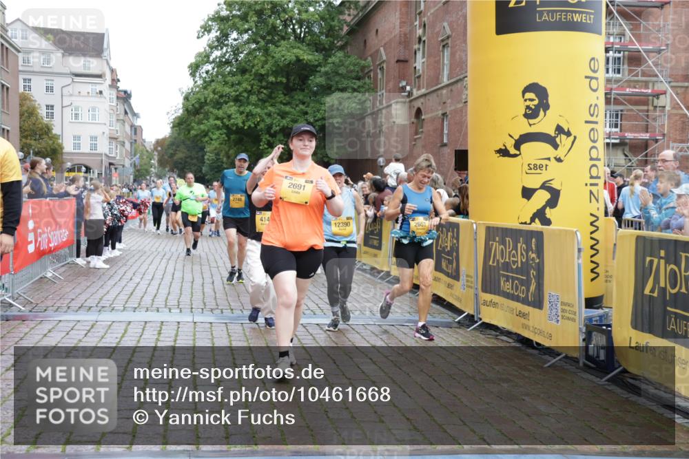 13.09.2026 - Kiel Lauf Yannick Fuchs http://msf.ph/oto/10461668 13.09.2026 09:53:47 Ziel 92, 200, 852, 2657, 2691, 2748, 4144, 4539, 4626, 4762, 4803, 6254, 8041, 8502, 9057, 10535, 11872, 12390, 761, 802, 1417, 1499, 1718, 2058, 2886, 2948, 2978, 4920, 5779, 5789, 5988, 6180, 7143, 7185, 7429, 7541, 7552, 8260, 8353, 9568, 10495, 10929, 11059, 11073, 11312, 12284, 12493, 2815, 2953, 3702, 3703, 4277, 4988, 5670, 5695, 7194, 7458, 8044, 8473, 9446, 9516, 11100, 2399, 7140, 7495, 10275, 11312 meine-sportfotos.de