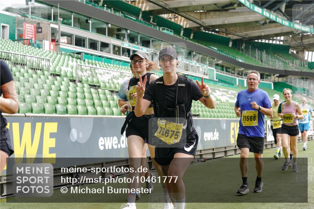 13.09.2026 - 21. swb-Marathon Bremen Michael Burmester http://msf.ph/oto/10461777 13.09.2026 10:34:32 Laufen im Stadion 10018, 10078, 10093, 10144, 10147, 10157, 10177, 10184, 10185, 10211, 10236, 10240, 10254, 10297, 10355, 10356, 10367, 10368, 10369, 10374, 10408, 10415, 10423, 10427, 10428, 10460, 10485, 10528, 10530, 10559, 10578, 10604, 10639, 10668, 10669, 10673, 10677, 10687, 10691, 10699, 10700, 10715, 10745, 10749, 10750, 10772, 10787, 10788, 10809, 10828, 10857, 10914, 10928, 11126, 11162, 11343, 11803, 11965, 10146, 10222 meine-sportfotos.de