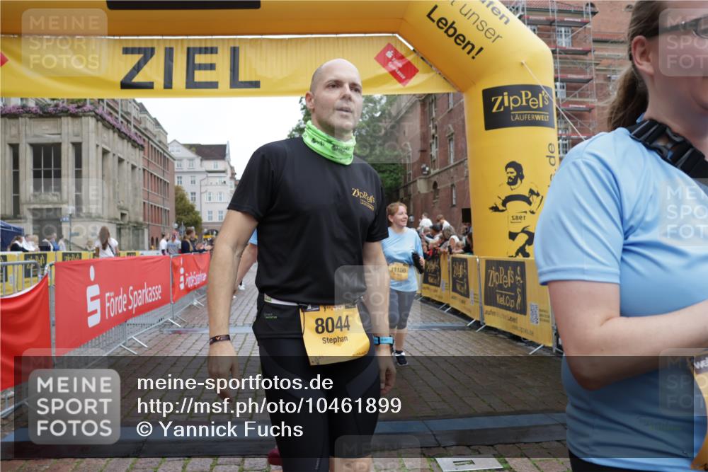 13.09.2026 - Kiel Lauf Yannick Fuchs http://msf.ph/oto/10461899 13.09.2026 09:54:02 Ziel 200, 2815, 2953, 3702, 3703, 4277, 4762, 4988, 5670, 5695, 7194, 7458, 8041, 8044, 8473, 9446, 9516, 10535, 11100, 92, 200, 761, 802, 852, 1499, 2657, 2691, 2748, 2886, 2948, 2978, 4144, 4539, 4626, 4762, 4803, 5789, 5988, 6254, 7185, 7429, 8041, 8353, 8502, 9057, 10495, 10535, 10929, 11073, 11872, 12390, 2865, 3148, 3283, 4263, 6327, 6986, 7127, 8325, 9587, 10261, 10424, 10434, 12753, 802, 1417, 1499, 1718, 2886, 4920, 5779, 5789, 6180, 7541, 7552, 8260 meine-sportfotos.de