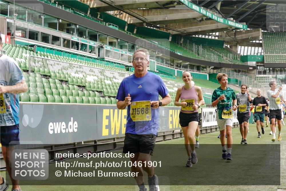 13.09.2026 - 21. swb-Marathon Bremen Michael Burmester http://msf.ph/oto/10461901 13.09.2026 10:34:33 Laufen im Stadion 10018, 10078, 10093, 10144, 10147, 10157, 10177, 10184, 10185, 10211, 10236, 10240, 10254, 10297, 10355, 10356, 10367, 10368, 10369, 10374, 10377, 10408, 10415, 10423, 10427, 10428, 10460, 10485, 10528, 10530, 10559, 10578, 10604, 10639, 10668, 10669, 10673, 10677, 10687, 10691, 10699, 10700, 10715, 10745, 10749, 10750, 10772, 10787, 10788, 10809, 10828, 10857, 10914, 10928, 11126, 11162, 11343, 11803, 11965, 10146, 10222 meine-sportfotos.de