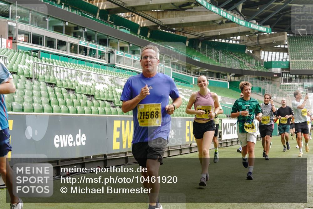 13.09.2026 - 21. swb-Marathon Bremen Michael Burmester http://msf.ph/oto/10461920 13.09.2026 10:34:33 Laufen im Stadion 10018, 10078, 10093, 10144, 10147, 10157, 10177, 10184, 10185, 10211, 10236, 10240, 10254, 10297, 10355, 10356, 10367, 10368, 10369, 10374, 10377, 10408, 10415, 10423, 10427, 10428, 10460, 10485, 10528, 10530, 10559, 10578, 10604, 10639, 10668, 10669, 10673, 10677, 10687, 10691, 10699, 10700, 10715, 10745, 10749, 10750, 10772, 10787, 10788, 10809, 10828, 10857, 10914, 10928, 11126, 11162, 11343, 11803, 11965, 10146, 10222 meine-sportfotos.de