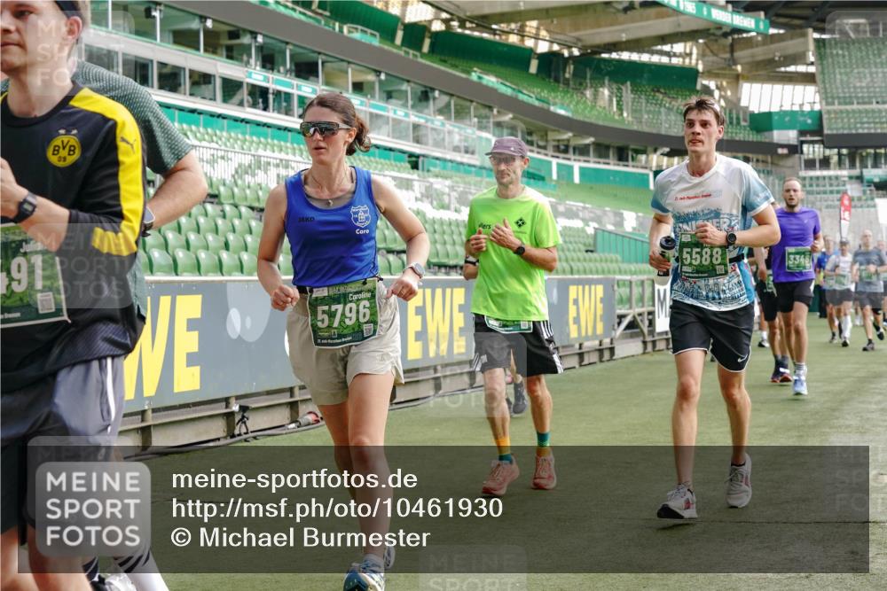 13.09.2026 - 21. swb-Marathon Bremen Michael Burmester http://msf.ph/oto/10461930 13.09.2026 12:55:21 Laufen im Stadion 161, 189, 201, 205, 307, 385, 388, 411, 461, 465, 481, 495, 655, 666, 816, 827, 854, 913, 1053, 1058, 1076, 1197, 1390, 1419, 1537, 1551, 1599, 1631, 1645, 1658, 1750, 2122, 2125, 2234, 2251, 2260, 2319, 2383, 2390, 2474, 2499, 2604, 2701, 2733, 2801, 2824, 2870, 2882, 2913, 2922, 2962, 2971, 3012, 3054, 3057, 3134, 3175, 3192, 3206, 3241, 3246, 3346, 3356, 3357, 3411, 3508, 3706, 3716, 3836, 4135, 4137, 4171, 4413, 4455, 4479, 4733, 5277, 5430, 5530, 6106, 2498, 3085 meine-sportfotos.de