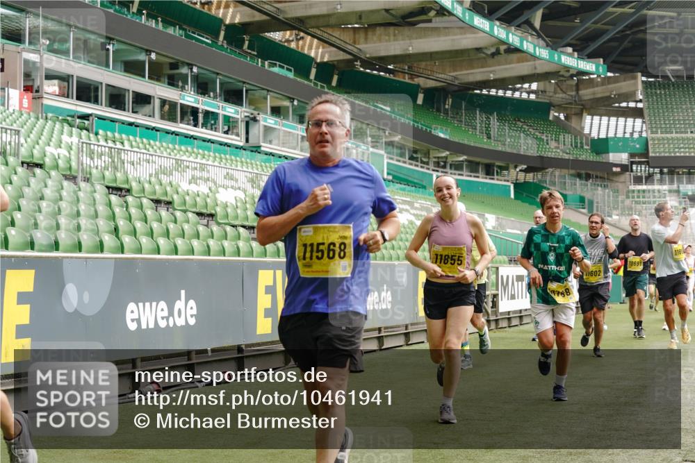 13.09.2026 - 21. swb-Marathon Bremen Michael Burmester http://msf.ph/oto/10461941 13.09.2026 10:34:34 Laufen im Stadion 10018, 10078, 10093, 10144, 10147, 10157, 10177, 10184, 10185, 10211, 10236, 10240, 10254, 10297, 10355, 10356, 10367, 10368, 10369, 10377, 10408, 10415, 10423, 10427, 10428, 10460, 10485, 10528, 10530, 10559, 10578, 10604, 10639, 10668, 10669, 10673, 10677, 10687, 10691, 10699, 10700, 10715, 10745, 10749, 10750, 10772, 10787, 10788, 10809, 10828, 10857, 10914, 10928, 11126, 11162, 11343, 11803, 11965, 10146, 10222 meine-sportfotos.de