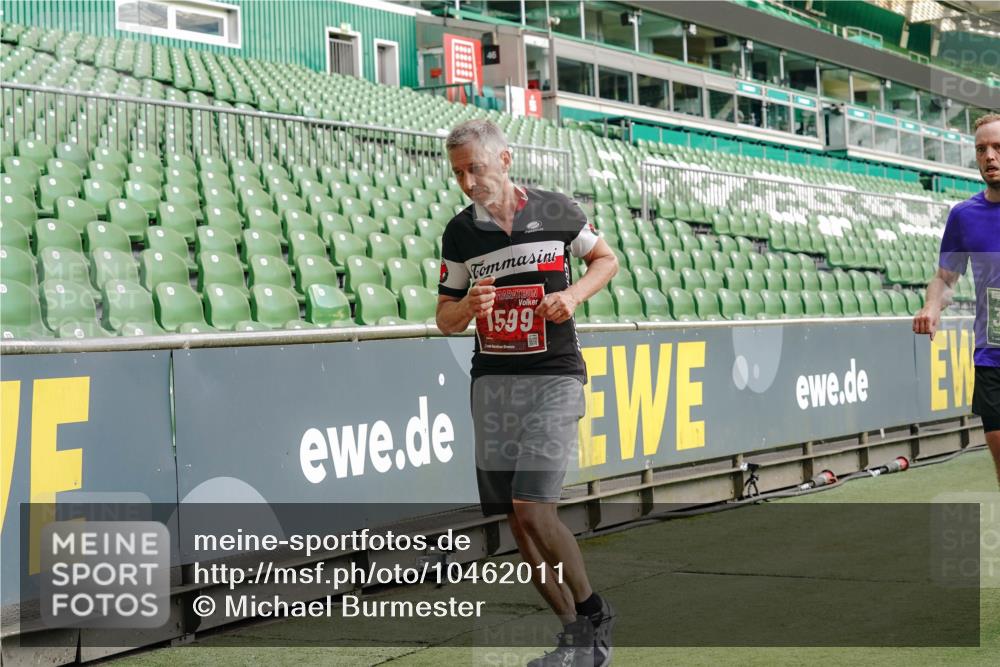 13.09.2026 - 21. swb-Marathon Bremen Michael Burmester http://msf.ph/oto/10462011 13.09.2026 12:55:24 Laufen im Stadion 161, 189, 201, 205, 307, 385, 388, 411, 461, 465, 481, 495, 655, 666, 827, 854, 913, 926, 1053, 1058, 1197, 1390, 1537, 1599, 1631, 1645, 1658, 1750, 2122, 2125, 2234, 2251, 2260, 2319, 2383, 2390, 2474, 2499, 2604, 2701, 2733, 2801, 2824, 2870, 2882, 2913, 2922, 2962, 2971, 3012, 3054, 3057, 3119, 3134, 3175, 3192, 3206, 3241, 3246, 3290, 3346, 3356, 3357, 3411, 3508, 3706, 3716, 3836, 4135, 4137, 4171, 4413, 4455, 4479, 4733, 5277, 5430, 5530, 6106, 2498, 3085 meine-sportfotos.de