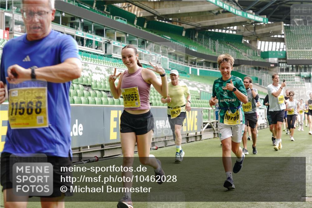 13.09.2026 - 21. swb-Marathon Bremen Michael Burmester http://msf.ph/oto/10462028 13.09.2026 10:34:35 Laufen im Stadion 10018, 10078, 10093, 10144, 10147, 10157, 10177, 10184, 10185, 10211, 10236, 10240, 10245, 10254, 10297, 10355, 10356, 10367, 10368, 10369, 10377, 10408, 10415, 10423, 10427, 10428, 10460, 10485, 10528, 10530, 10559, 10578, 10604, 10639, 10668, 10669, 10673, 10677, 10687, 10691, 10699, 10700, 10715, 10745, 10749, 10750, 10772, 10787, 10788, 10809, 10828, 10857, 10914, 10928, 11126, 11162, 11343, 11803, 11965, 10146, 10222 meine-sportfotos.de