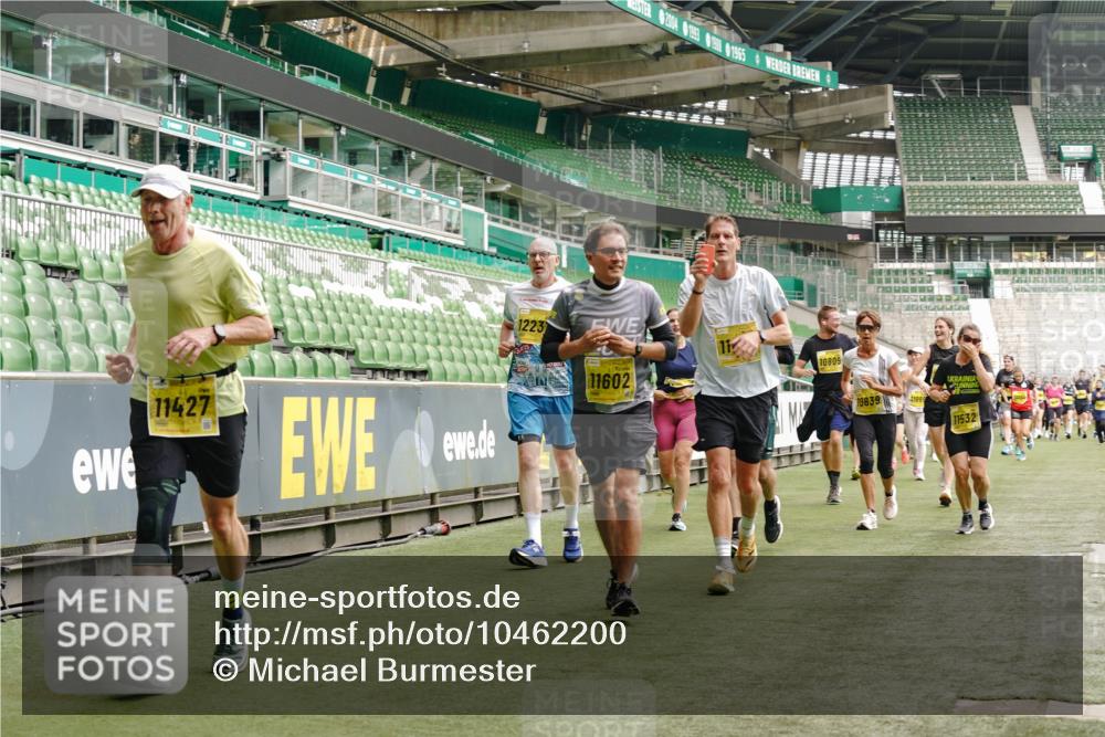 13.09.2026 - 21. swb-Marathon Bremen Michael Burmester http://msf.ph/oto/10462200 13.09.2026 10:34:36 Laufen im Stadion 10018, 10078, 10093, 10144, 10147, 10157, 10177, 10184, 10185, 10211, 10236, 10240, 10245, 10254, 10297, 10355, 10356, 10367, 10368, 10369, 10377, 10408, 10415, 10423, 10427, 10428, 10460, 10485, 10528, 10530, 10559, 10578, 10604, 10639, 10668, 10669, 10673, 10677, 10687, 10691, 10699, 10700, 10715, 10745, 10749, 10750, 10772, 10787, 10788, 10809, 10828, 10857, 10914, 10928, 11126, 11162, 11343, 11803, 11965, 10146, 10222 meine-sportfotos.de