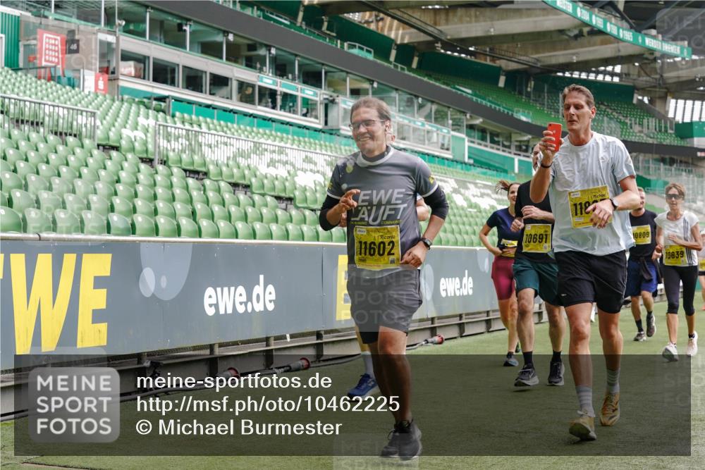 13.09.2026 - 21. swb-Marathon Bremen Michael Burmester http://msf.ph/oto/10462225 13.09.2026 10:34:38 Laufen im Stadion 10018, 10093, 10144, 10147, 10157, 10175, 10177, 10184, 10185, 10211, 10236, 10240, 10245, 10254, 10297, 10355, 10356, 10367, 10368, 10369, 10377, 10408, 10415, 10423, 10427, 10428, 10460, 10485, 10492, 10528, 10530, 10559, 10578, 10604, 10639, 10668, 10669, 10673, 10677, 10687, 10691, 10699, 10700, 10715, 10745, 10749, 10750, 10772, 10787, 10788, 10809, 10828, 10857, 10914, 10928, 11126, 11162, 11343, 11803, 11965, 10146, 10222 meine-sportfotos.de