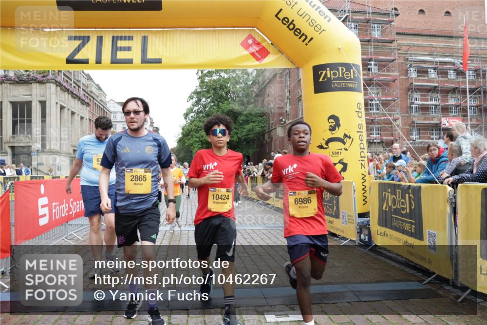 13.09.2026 - Kiel Lauf Yannick Fuchs http://msf.ph/oto/10462267 13.09.2026 09:54:23 Ziel 1441, 2368, 2485, 2865, 3283, 4263, 6327, 6825, 6986, 7090, 7127, 10261, 10424, 10434, 12753, 200, 2815, 2953, 3148, 3702, 3703, 4277, 4539, 4762, 4803, 4988, 5670, 5695, 7194, 7458, 8041, 8044, 8325, 8473, 9057, 9446, 9516, 9587, 10535, 11100, 11872, 1414, 3489, 5030, 5503, 5504, 5937, 6815, 8830, 12750, 12751, 2657, 2691, 2748, 4144, 4539, 4803, 9057, 11872, 12390 meine-sportfotos.de