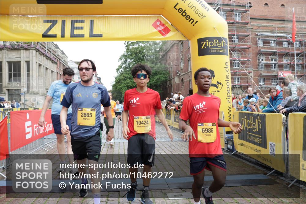13.09.2026 - Kiel Lauf Yannick Fuchs http://msf.ph/oto/10462272 13.09.2026 09:54:23 Ziel 1441, 2368, 2485, 2865, 3283, 4263, 6327, 6825, 6986, 7090, 7127, 10261, 10424, 10434, 12753, 200, 2815, 2953, 3148, 3702, 3703, 4277, 4539, 4762, 4803, 4988, 5670, 5695, 7194, 7458, 8041, 8044, 8325, 8473, 9057, 9446, 9516, 9587, 10535, 11100, 11872, 1414, 3489, 5030, 5503, 5504, 5937, 6815, 8830, 12750, 12751, 2657, 2691, 2748, 4144, 4539, 4803, 9057, 11872, 12390 meine-sportfotos.de