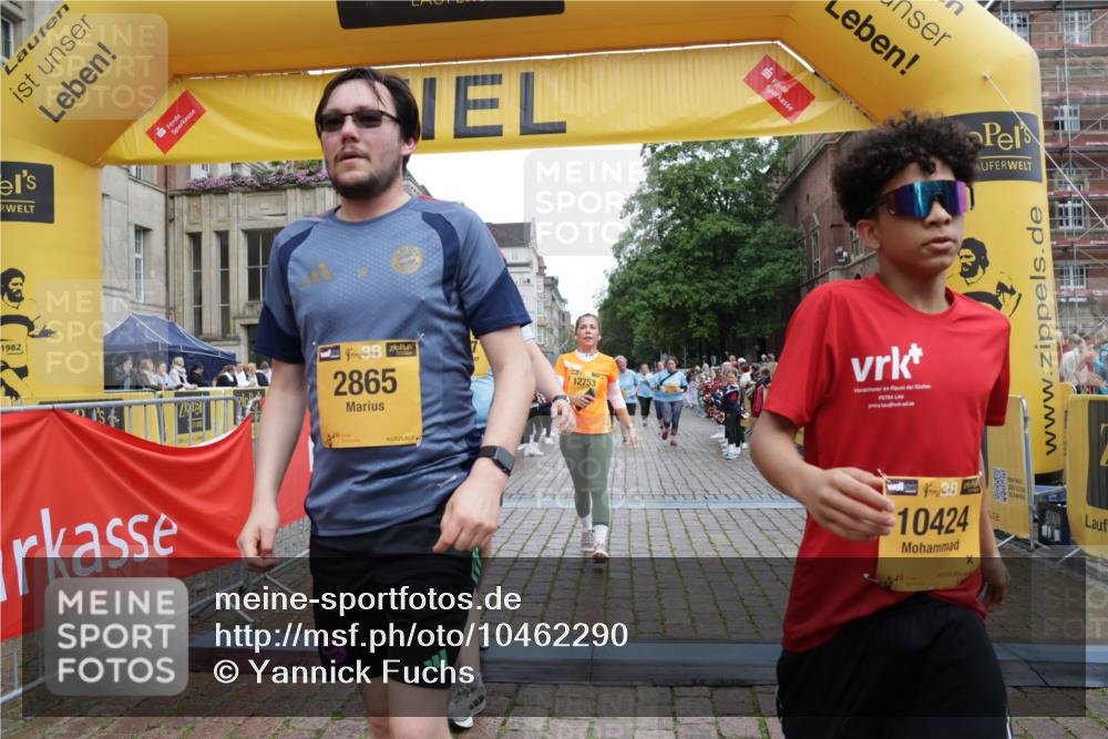 13.09.2026 - Kiel Lauf Yannick Fuchs http://msf.ph/oto/10462290 13.09.2026 09:54:24 Ziel 1414, 1441, 2368, 2485, 2865, 3283, 4263, 6327, 6825, 6986, 7090, 7127, 8830, 10261, 10424, 10434, 12753, 200, 2815, 2953, 3148, 3702, 3703, 4277, 4539, 4762, 4803, 4988, 5670, 5695, 7194, 7458, 8041, 8044, 8325, 8473, 9057, 9446, 9516, 9587, 10535, 11100, 3489, 4911, 5030, 5503, 5504, 5937, 6815, 8327, 12750, 12751, 200, 2657, 2691, 2748, 4144, 4539, 4762, 4803, 8041, 9057, 10535, 11872, 12390 meine-sportfotos.de